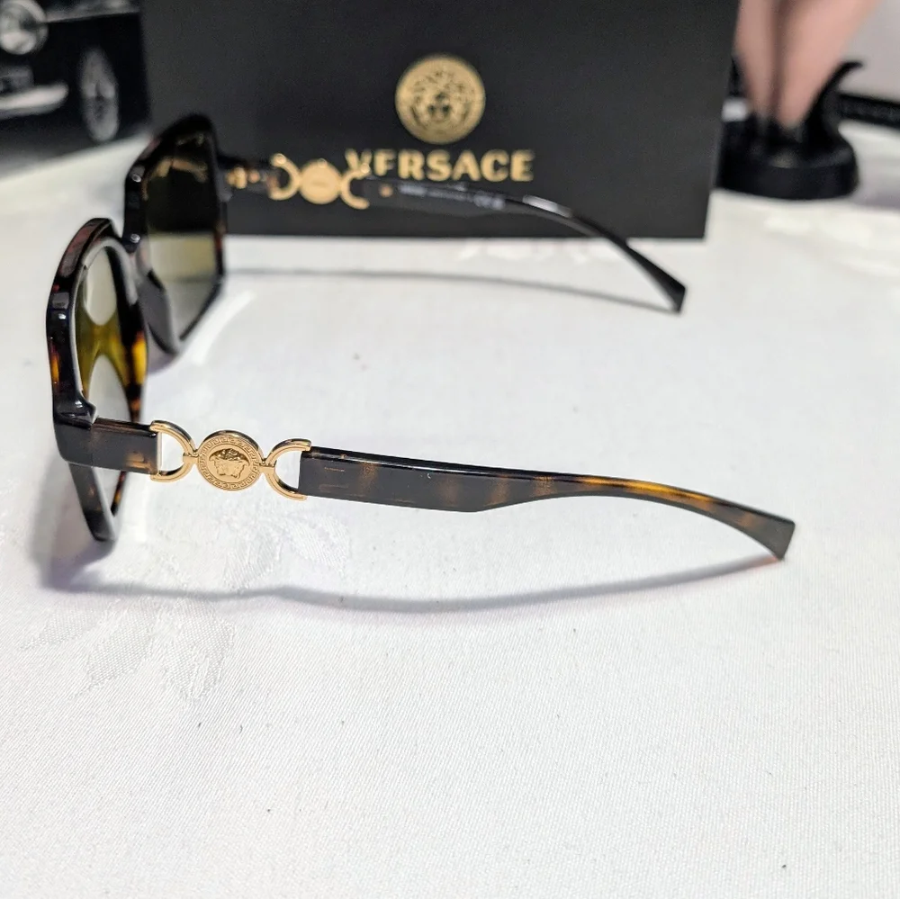 Versace nib chic